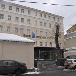 Утепление, декоративная отделка фасада, отделка первого этажа и цоколя керамогранитом здания финансового учреждения г. Москвы